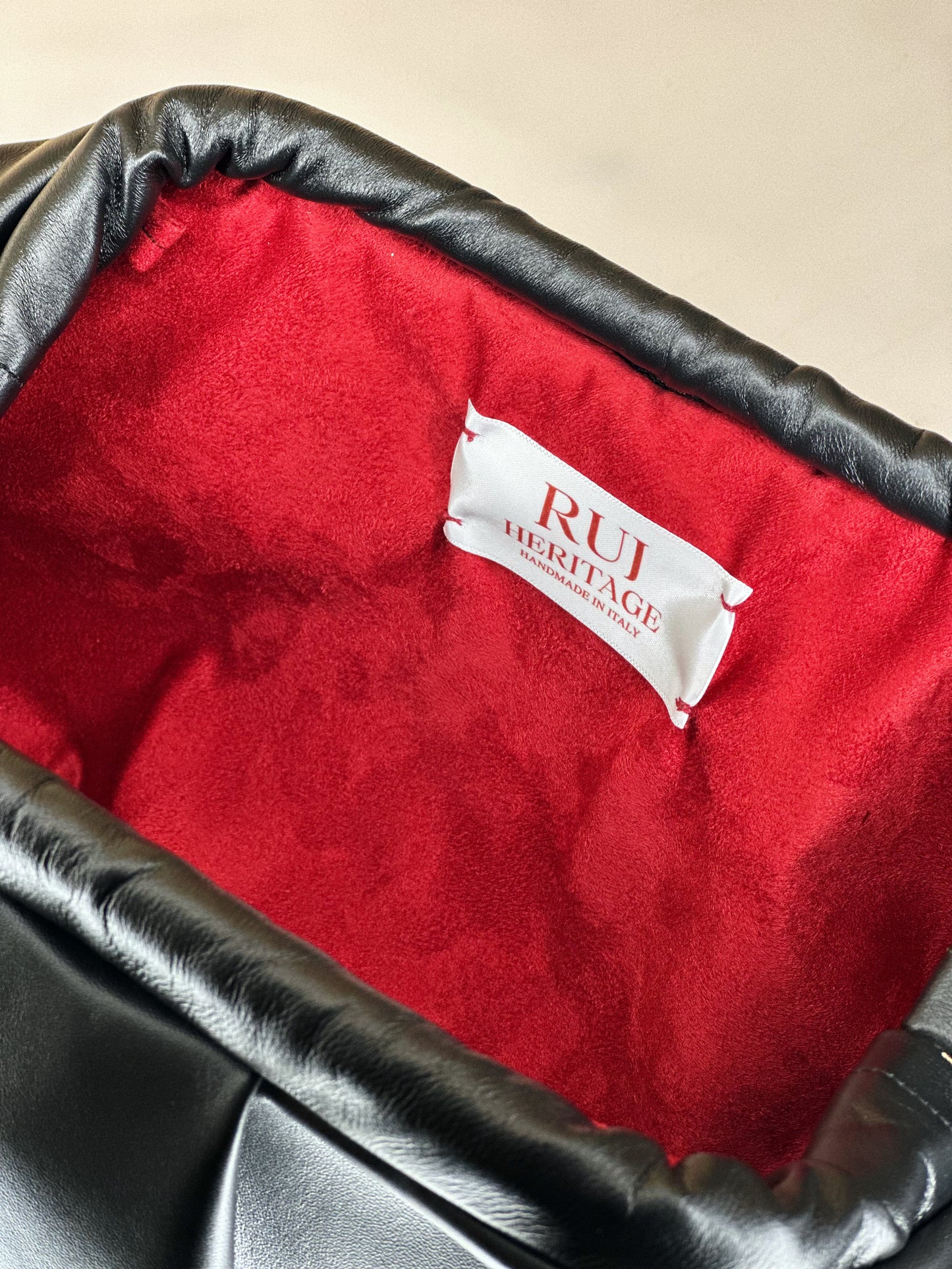 Puffy Bag nero borsa a mano in pelle italiana interno