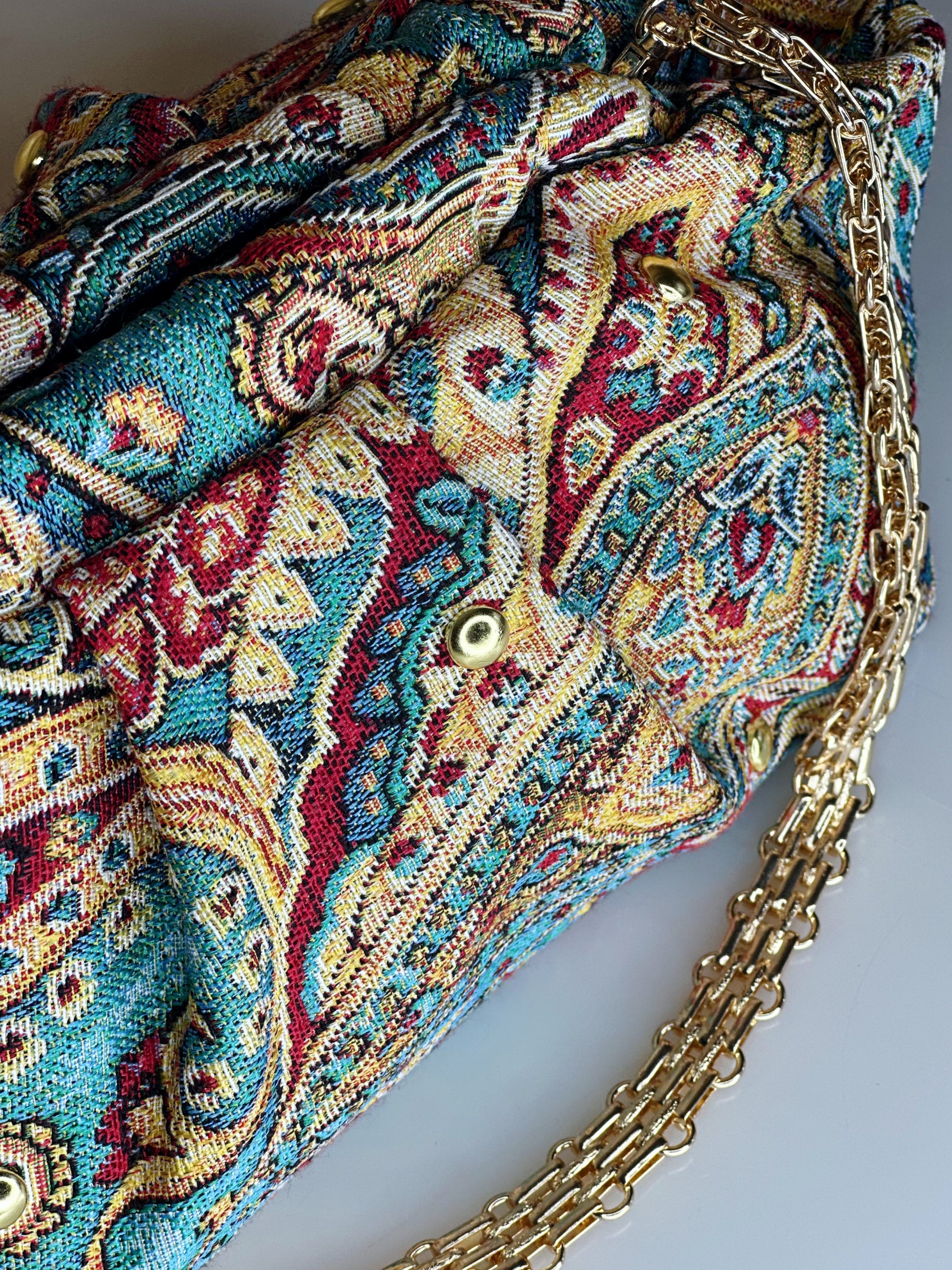 Puffy Bag Jacquard Paisley tessuto Ruj Heritage
