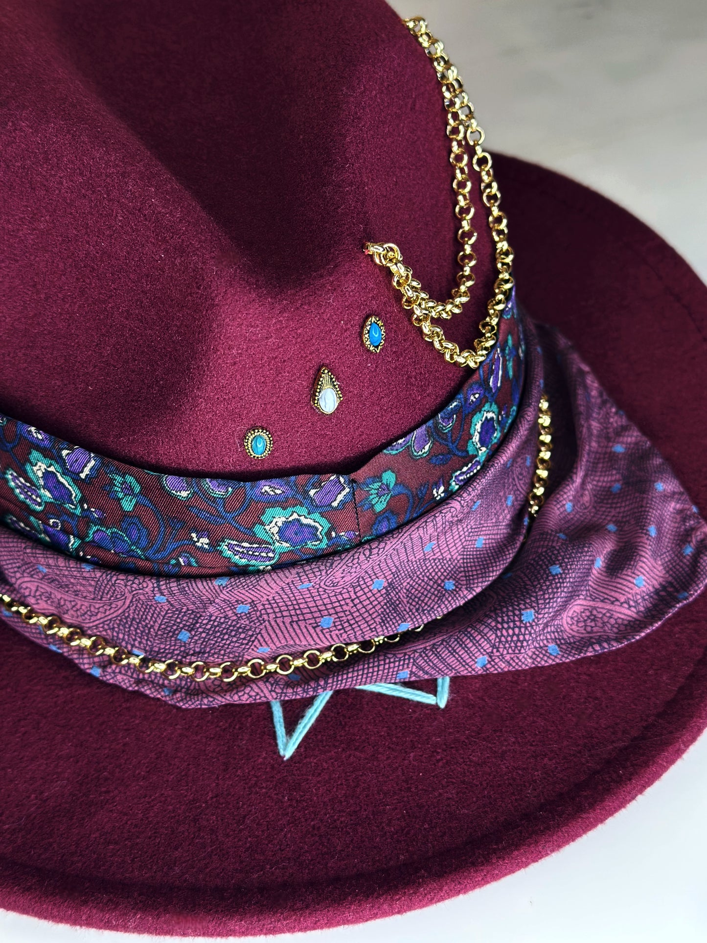Fedora Hat Cherry foulard