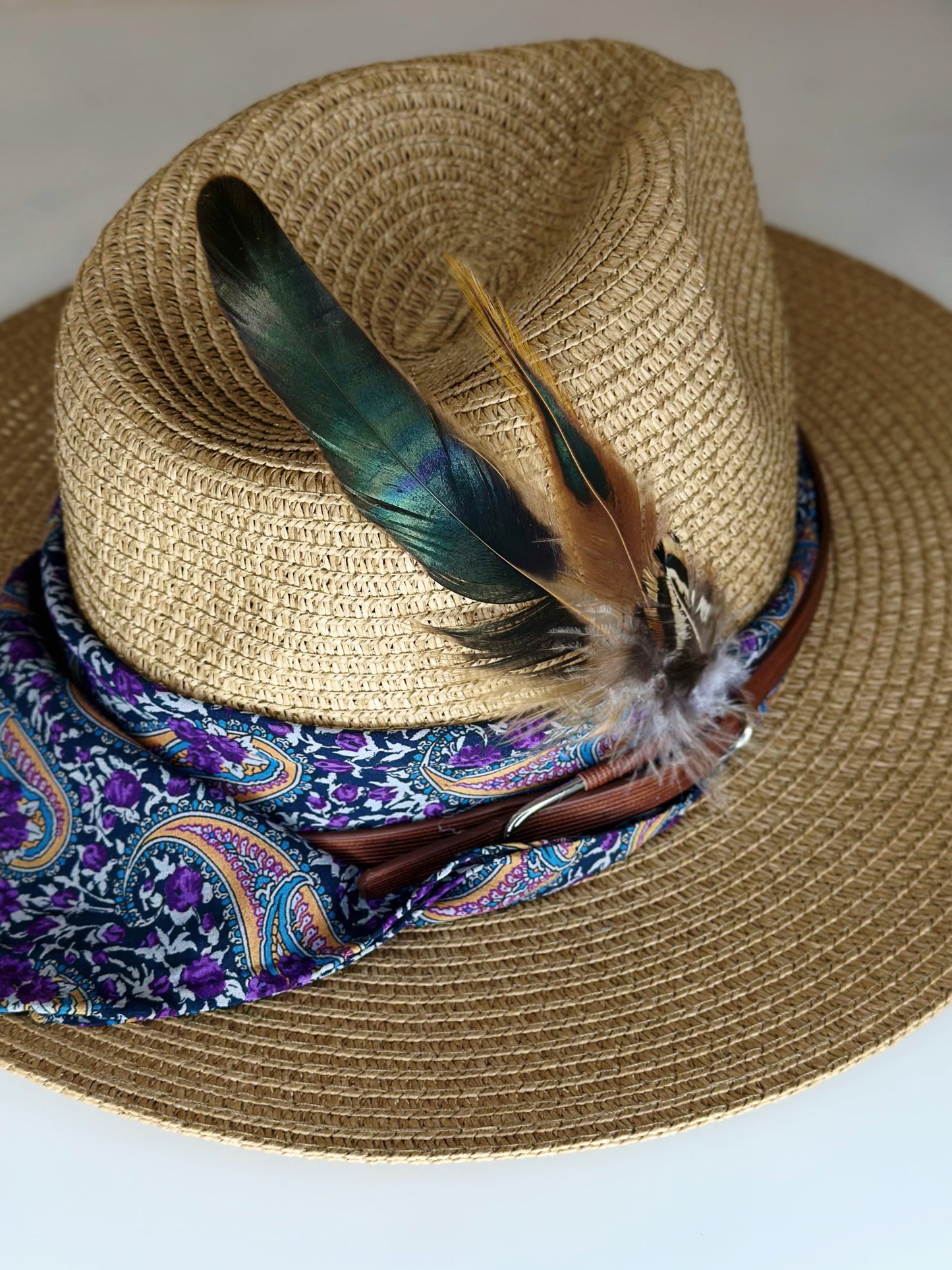 Cappello Fedora Paglia Paisley dettaglio piuma fagiano Ruj Heritage