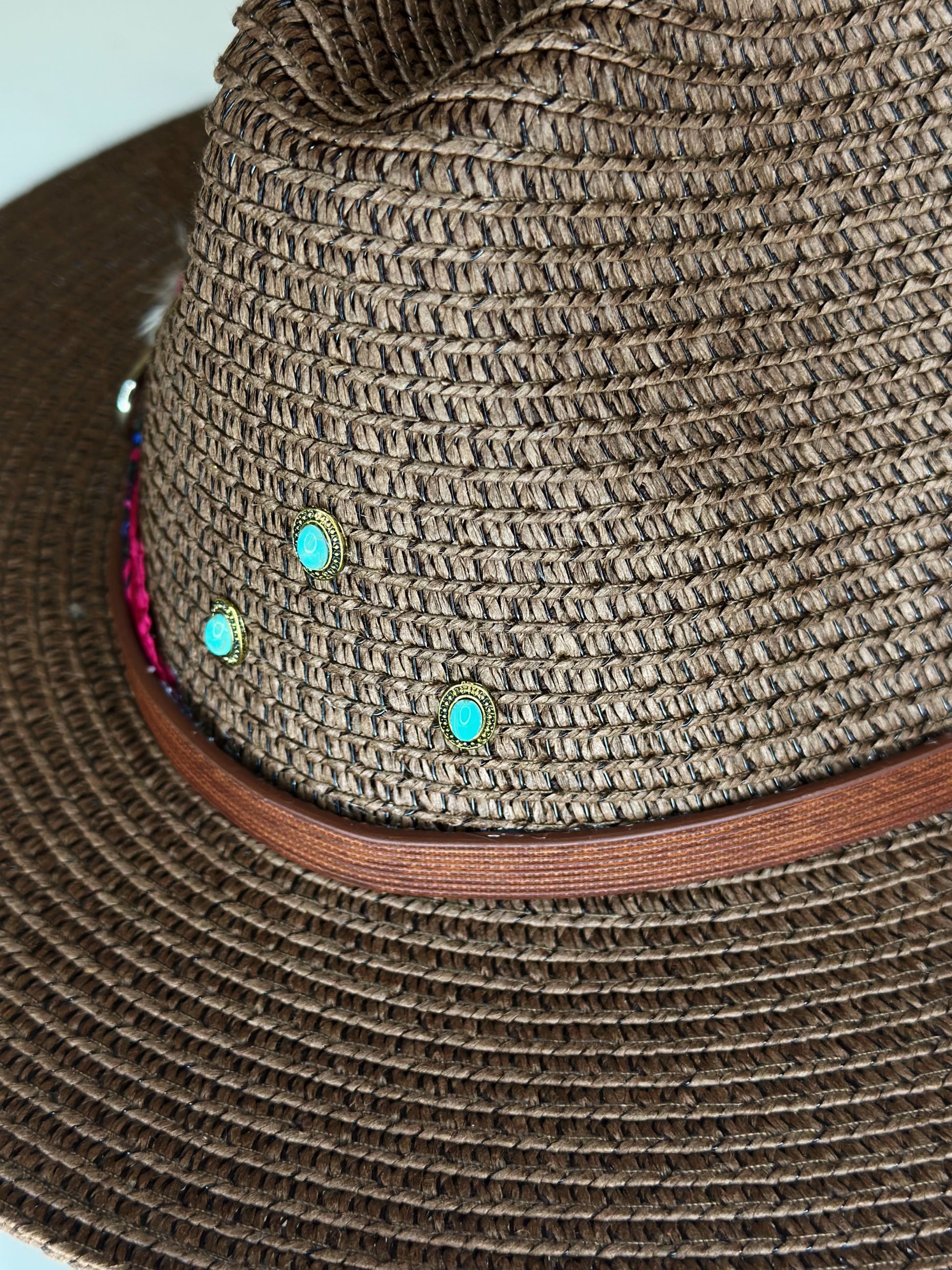 Cappello Fedora Paglia Fucsia dettaglio pietre Ruj Heritage