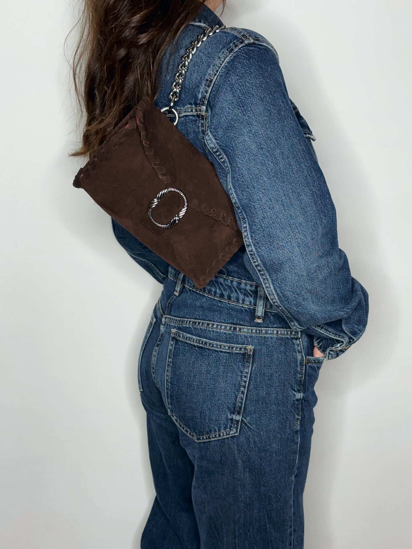 Mini Shoulder Bag suede cioccolato marrone borsa in suede italiana indossata a spalla