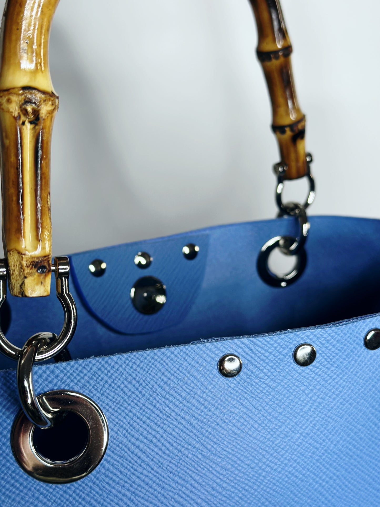 Borsa Mini Picnic celeste in pelle chiusura con bambù Ruj Heritage