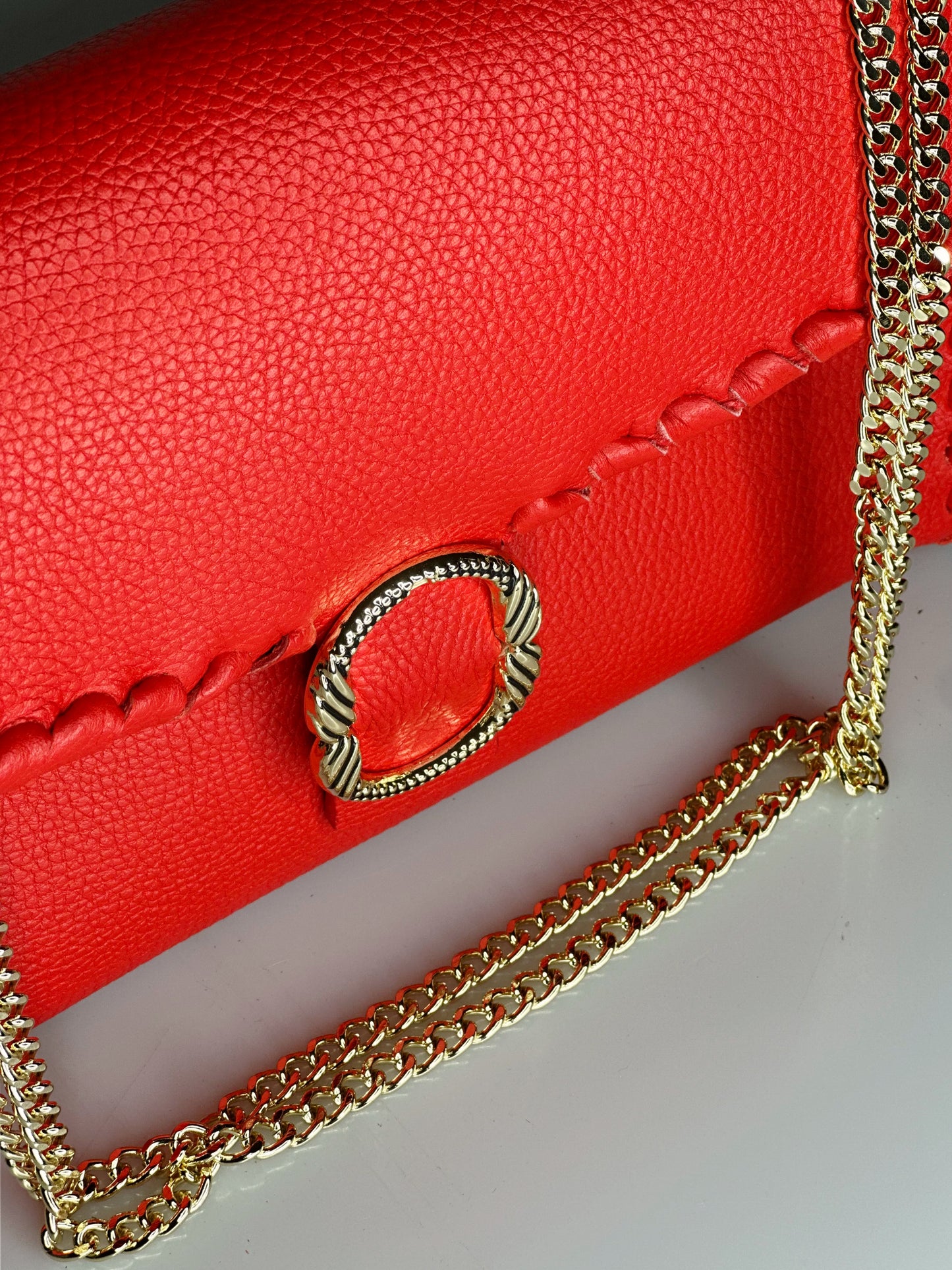 Borsa Shoulder rossa in pelle fibbia catena Ruj Heritage