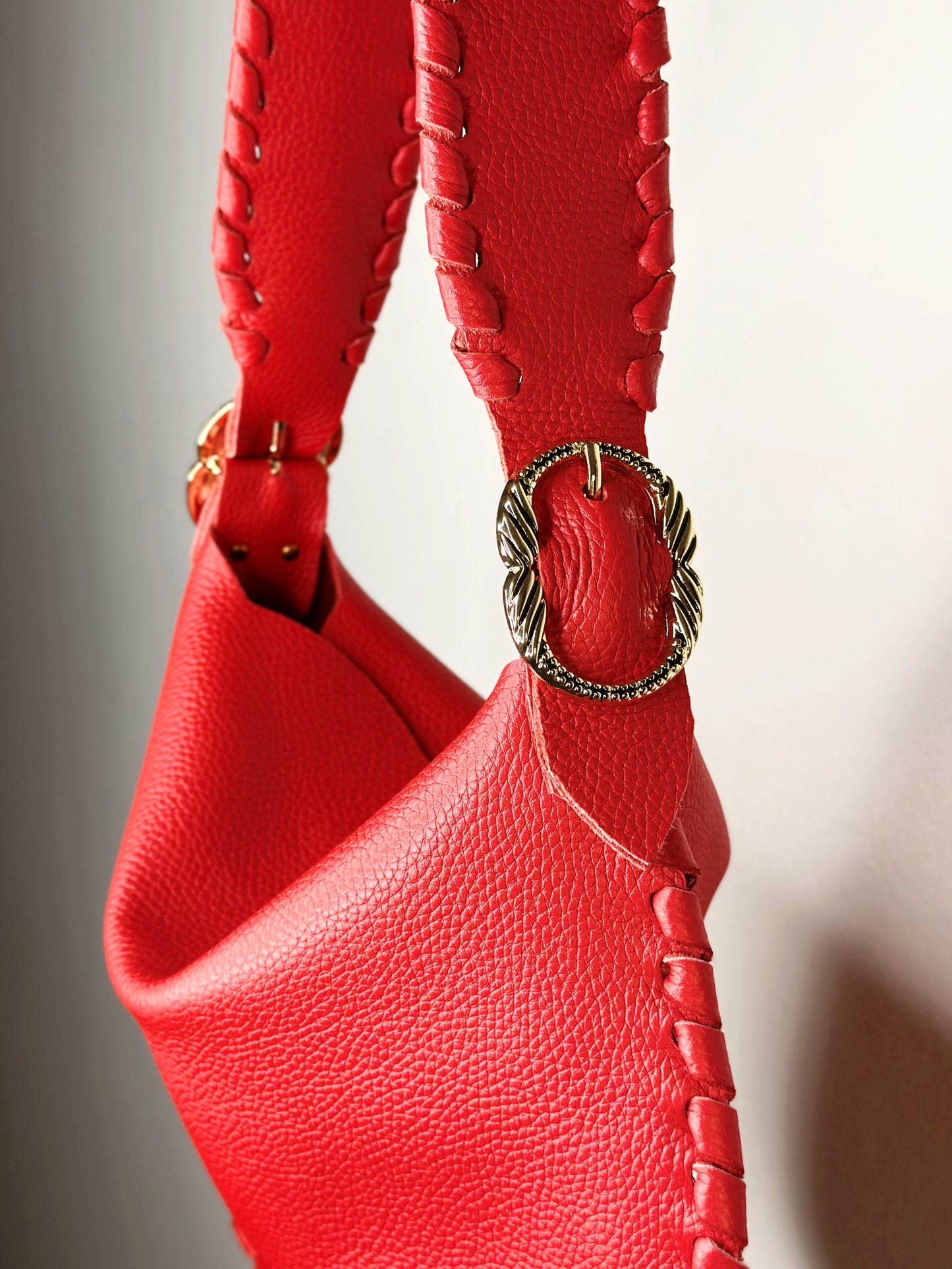 Borsa Hobo rossa in pelle dettaglio Ruj Heritage
