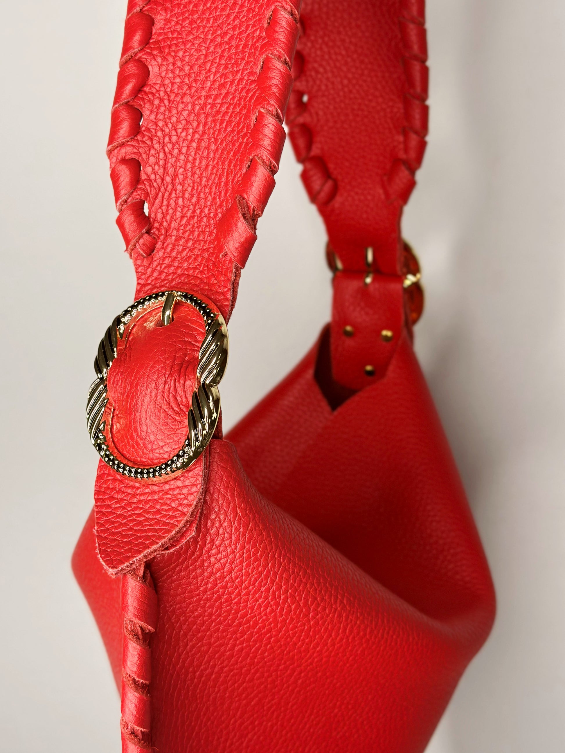 Borsa Hobo rossa in pelle dettaglio lato Ruj Heritage