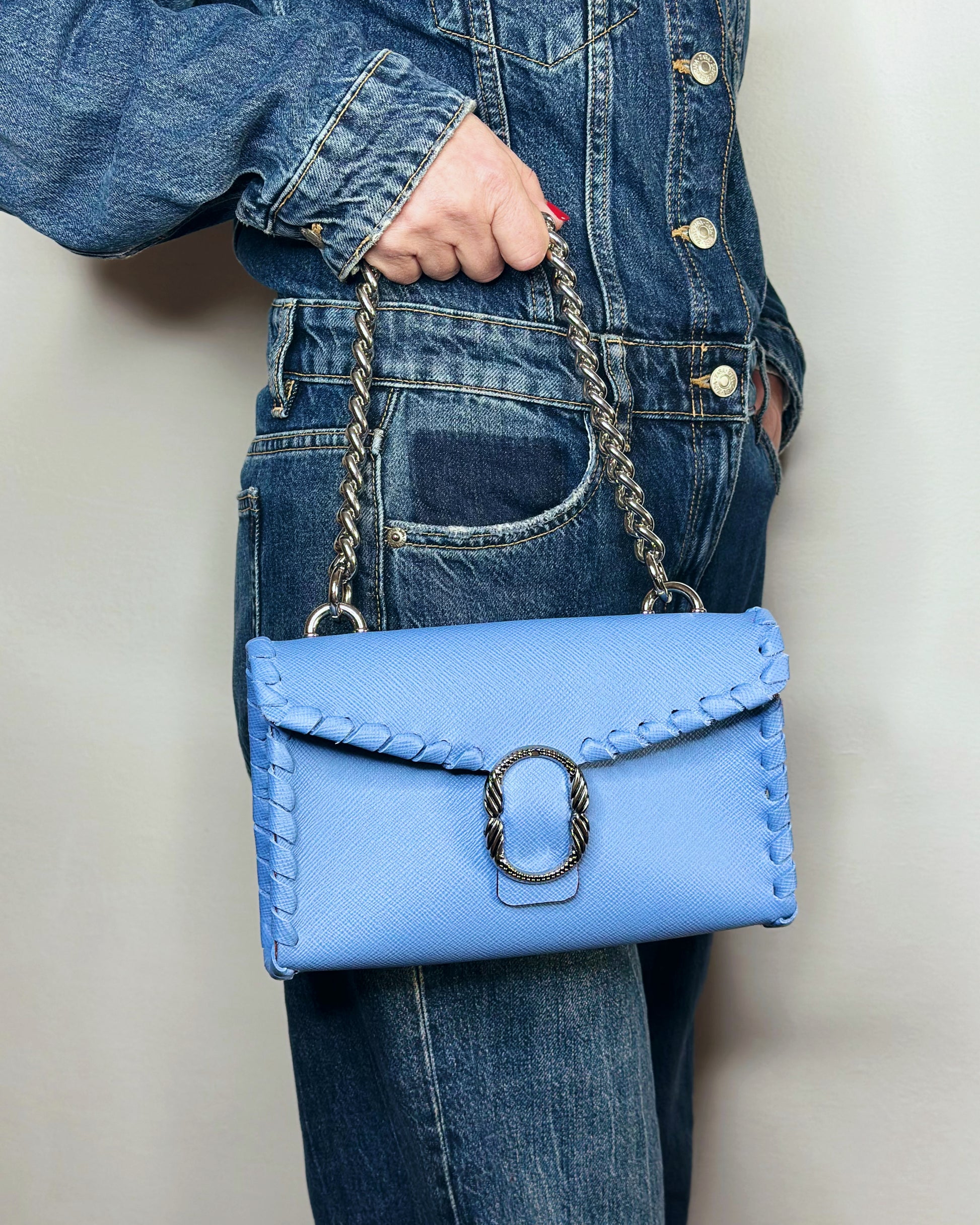 Borsa Mini Shoulder celeste indossata a mano Ruj Heritage