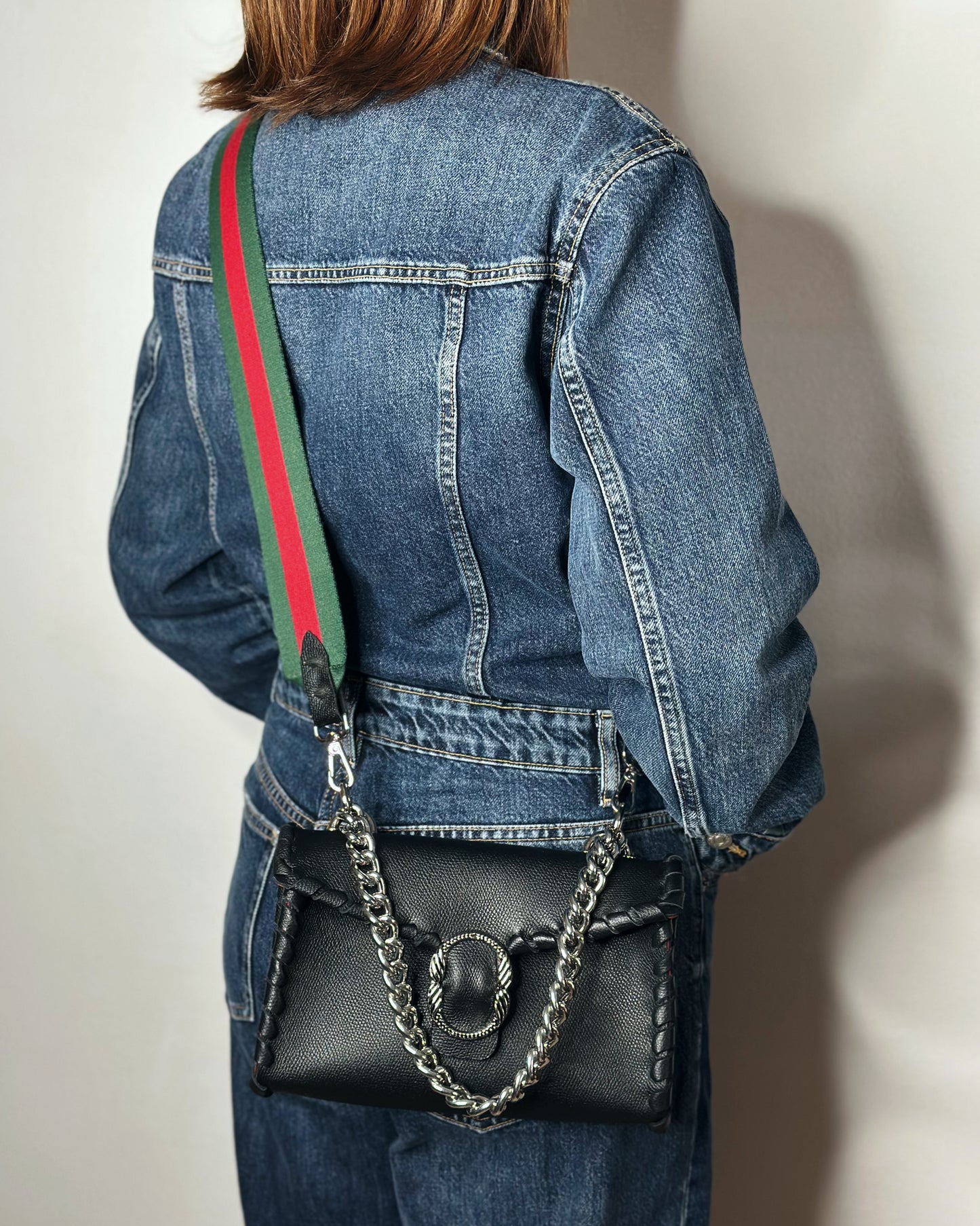 Borsa Mini Shoulder nera in pelle indossata a tracolla Ruj Heritage