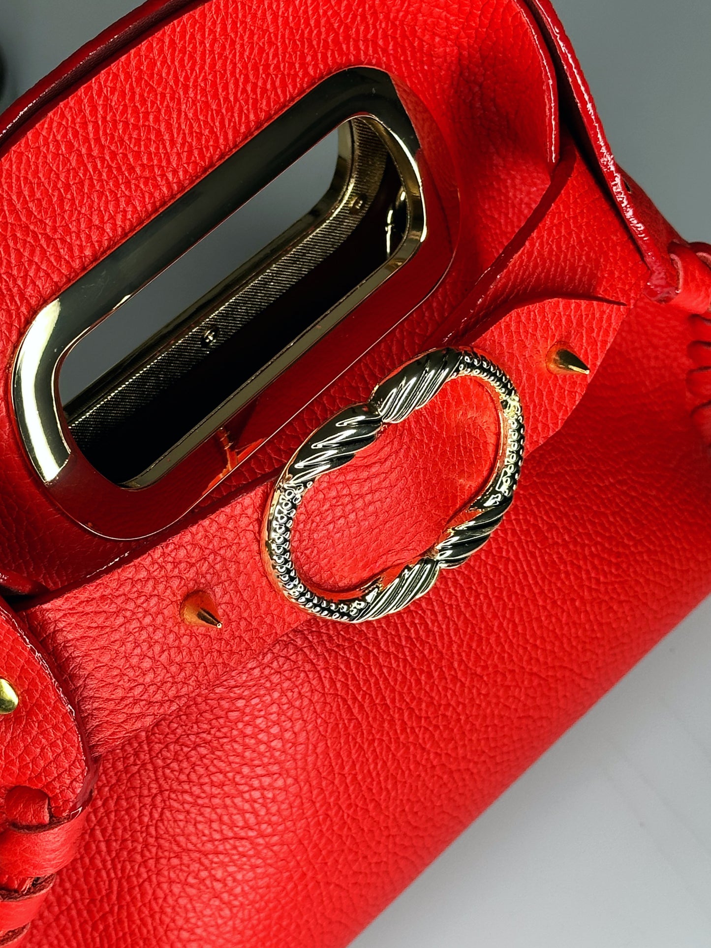 Mini Madeleine Bag in pelle rossa fibbia Ruj Heritage