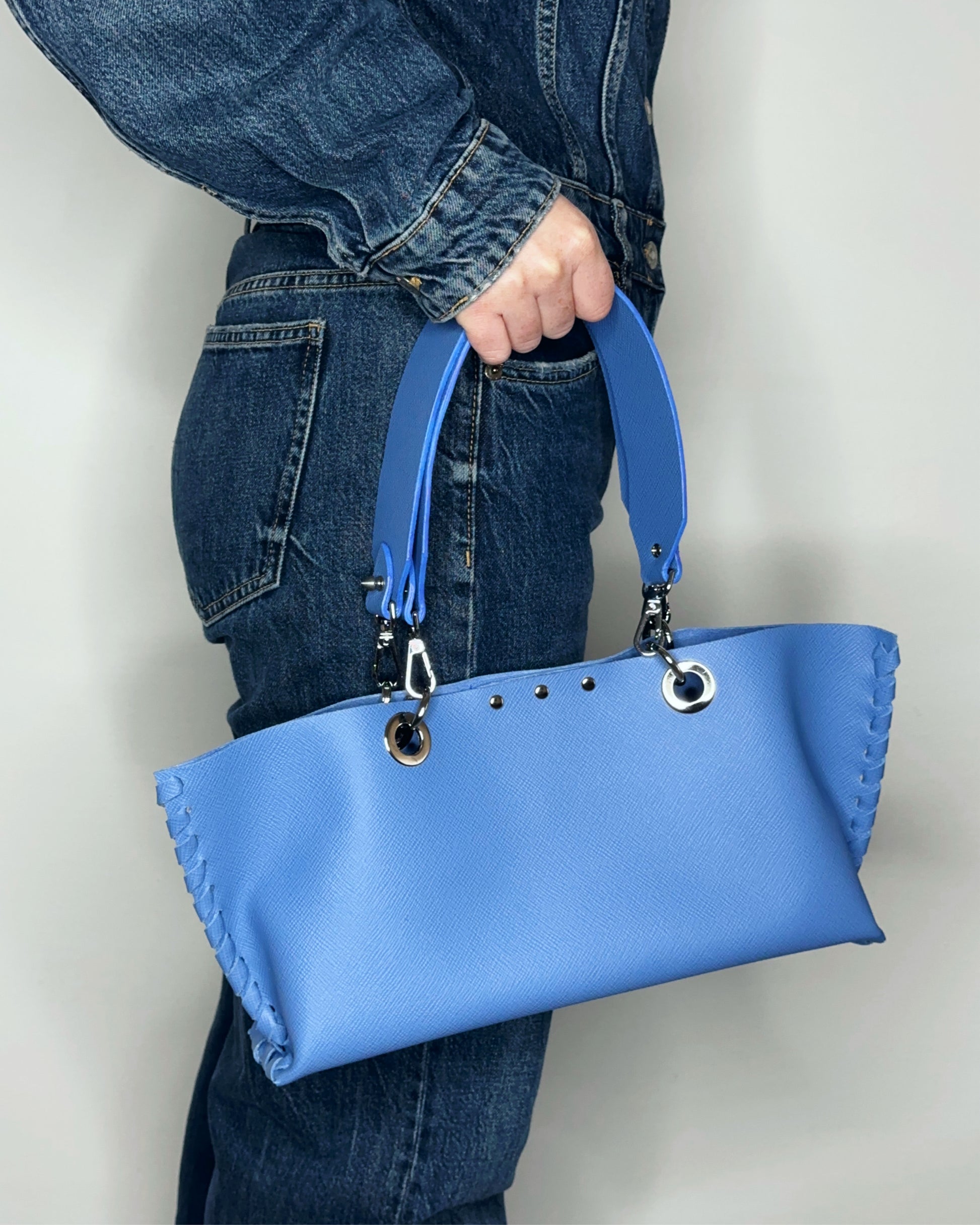 Borsa Mini Picnic celeste in pelle indossata a mano Ruj Heritage